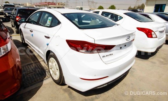 Acheter Import Voiture Hyundai Elantra Blanc à Import - Dubai, Benin Acheter Import Voiture Hyundai Elantra Blanc à Import - Dubai, Benin