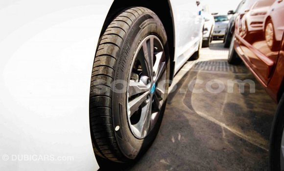 Acheter Import Voiture Hyundai Elantra Blanc à Import - Dubai, Benin Acheter Import Voiture Hyundai Elantra Blanc à Import - Dubai, Benin