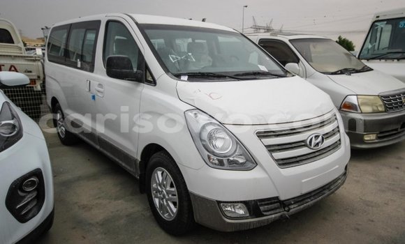Sayi Imported Hyundai Chorus White Babbar mota in Import - Dubai a Benin