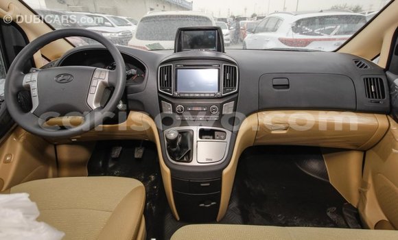 Ra Imported Hyundai Chorus funfun Ọkọ̀ akẹ́rù ńlá in Import - Dubai ni Benin Ra Imported Hyundai Chorus funfun Ọkọ̀ akẹ́rù ńlá in Import - Dubai ni Benin