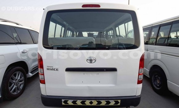 Acheter Import Voiture Toyota Hiace Blanc à Import - Dubai, Benin Acheter Import Voiture Toyota Hiace Blanc à Import - Dubai, Benin