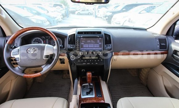 Buy Import Toyota Land Cruiser White Car in Import - Dubai in Benign Buy Import Toyota Land Cruiser White Car in Import - Dubai in Benign