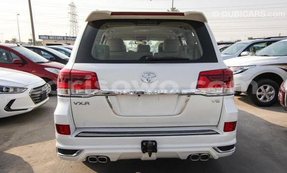 Buy Import Toyota Land Cruiser White Car in Import - Dubai in Benign Buy Import Toyota Land Cruiser White Car in Import - Dubai in Benign