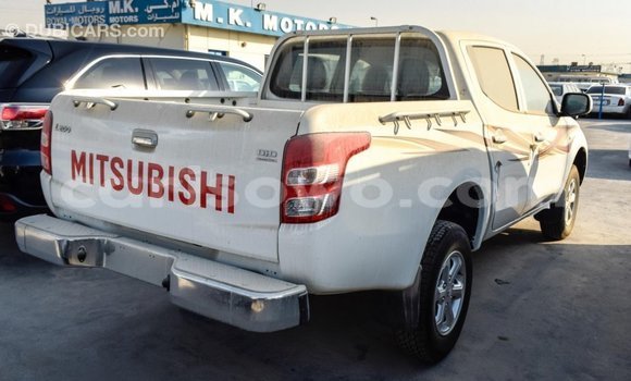 Ra Imported Mitsubishi L200 funfun Ọkọ̀ in Import - Dubai ni Benin Ra Imported Mitsubishi L200 funfun Ọkọ̀ in Import - Dubai ni Benin