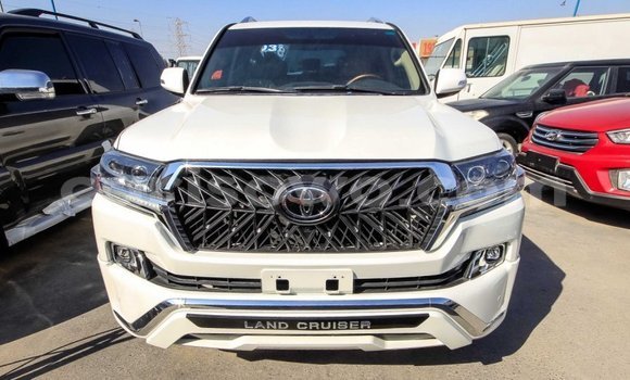 Ra Imported Toyota Land Cruiser funfun Ọkọ̀ in Import - Dubai ni Benin Ra Imported Toyota Land Cruiser funfun Ọkọ̀ in Import - Dubai ni Benin
