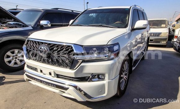 Ra Imported Toyota Land Cruiser funfun Ọkọ̀ in Import - Dubai ni Benin Ra Imported Toyota Land Cruiser funfun Ọkọ̀ in Import - Dubai ni Benin