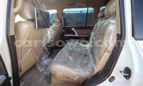 Ra Imported Toyota Land Cruiser funfun Ọkọ̀ in Import - Dubai ni Benin Ra Imported Toyota Land Cruiser funfun Ọkọ̀ in Import - Dubai ni Benin
