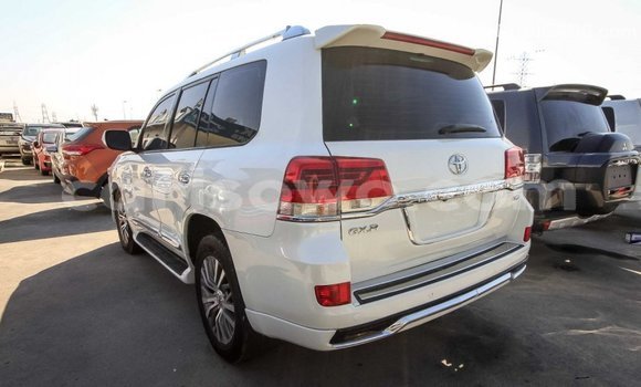 Ra Imported Toyota Land Cruiser funfun Ọkọ̀ in Import - Dubai ni Benin Ra Imported Toyota Land Cruiser funfun Ọkọ̀ in Import - Dubai ni Benin