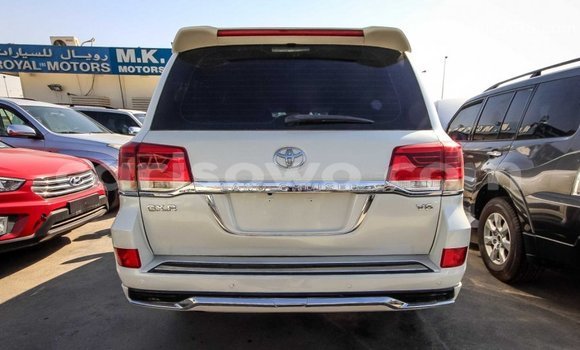 Ra Imported Toyota Land Cruiser funfun Ọkọ̀ in Import - Dubai ni Benin Ra Imported Toyota Land Cruiser funfun Ọkọ̀ in Import - Dubai ni Benin