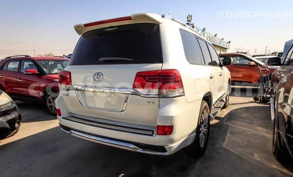 Ra Imported Toyota Land Cruiser funfun Ọkọ̀ in Import - Dubai ni Benin Ra Imported Toyota Land Cruiser funfun Ọkọ̀ in Import - Dubai ni Benin