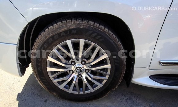 Ra Imported Toyota Land Cruiser funfun Ọkọ̀ in Import - Dubai ni Benin Ra Imported Toyota Land Cruiser funfun Ọkọ̀ in Import - Dubai ni Benin