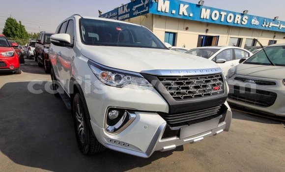 Acheter Import Voiture Toyota Fortuner Blanc à Import - Dubai, Benin Acheter Import Voiture Toyota Fortuner Blanc à Import - Dubai, Benin