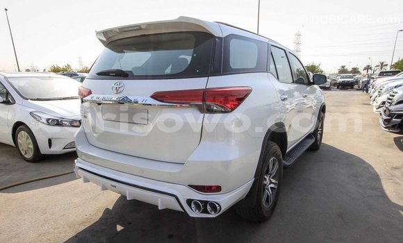 Acheter Import Voiture Toyota Fortuner Blanc à Import - Dubai, Benin Acheter Import Voiture Toyota Fortuner Blanc à Import - Dubai, Benin