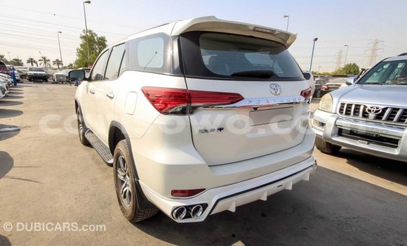 Acheter Import Voiture Toyota Fortuner Blanc à Import - Dubai, Benin Acheter Import Voiture Toyota Fortuner Blanc à Import - Dubai, Benin