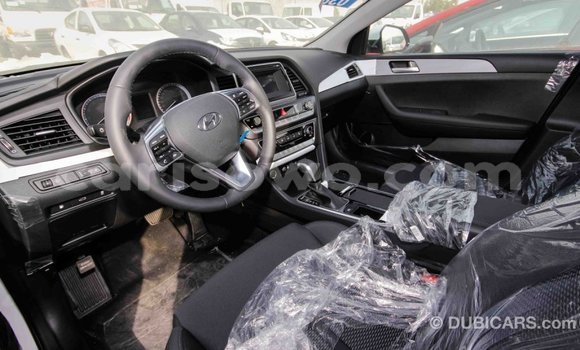 Acheter Import Voiture Hyundai Sonata Blanc à Import - Dubai, Benin Acheter Import Voiture Hyundai Sonata Blanc à Import - Dubai, Benin
