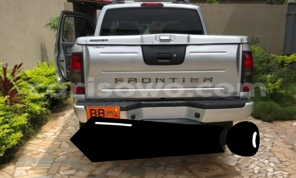 Sayi Na hannu Nissan Frontier Azurfa Mota in Cotonou a Benin Sayi Na hannu Nissan Frontier Azurfa Mota in Cotonou a Benin