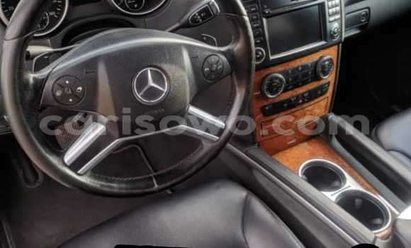 Ra Àlòkù Mercedes-Benz ML–Class Brown Ọkọ̀ in Cotonou ni Benin Ra Àlòkù Mercedes-Benz ML–Class Brown Ọkọ̀ in Cotonou ni Benin