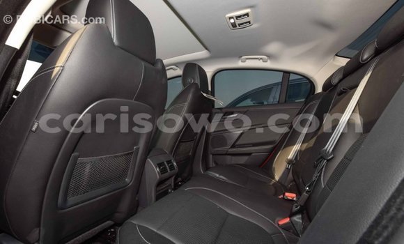 Acheter Import Voiture Jaguar XE Rouge à Import - Dubai, Benin Acheter Import Voiture Jaguar XE Rouge à Import - Dubai, Benin