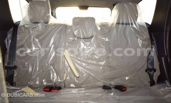 Acheter Import Voiture Renault Duster Blanc à Import - Dubai, Benin Acheter Import Voiture Renault Duster Blanc à Import - Dubai, Benin