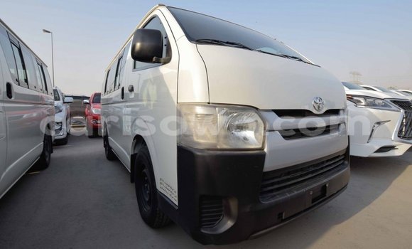 Acheter Import Voiture Toyota Hiace Blanc à Import - Dubai, Benin Acheter Import Voiture Toyota Hiace Blanc à Import - Dubai, Benin