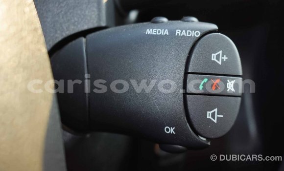 Acheter Import Voiture Renault Duster Blanc à Import - Dubai, Benin Acheter Import Voiture Renault Duster Blanc à Import - Dubai, Benin