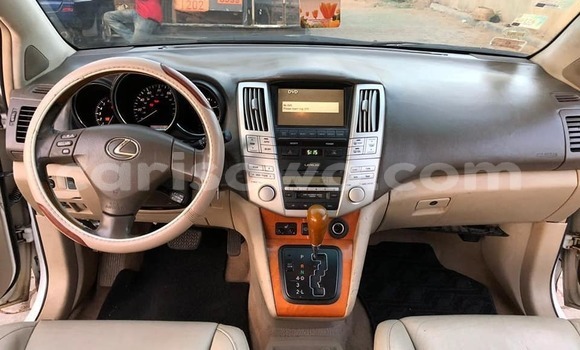 Acheter Occasion Voiture Lexus RX 330 Blanc à Cotonou, Benin Acheter Occasion Voiture Lexus RX 330 Blanc à Cotonou, Benin
