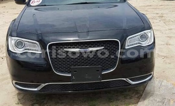Sayi Na hannu Chrysler 300 Black Mota in Cotonou a Benin