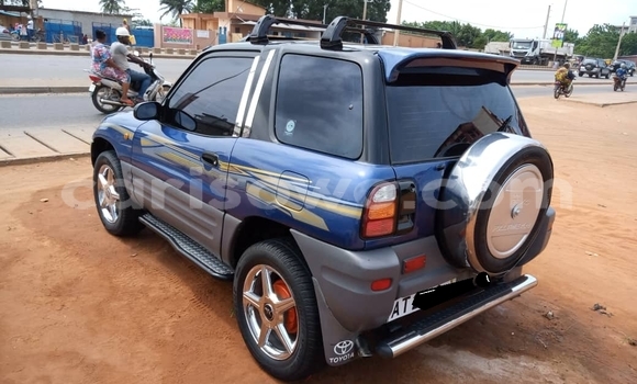 Ra Àlòkù Toyota RAV4 Blue Ọkọ̀ in Cotonou ni Benin Ra Àlòkù Toyota RAV4 Blue Ọkọ̀ in Cotonou ni Benin