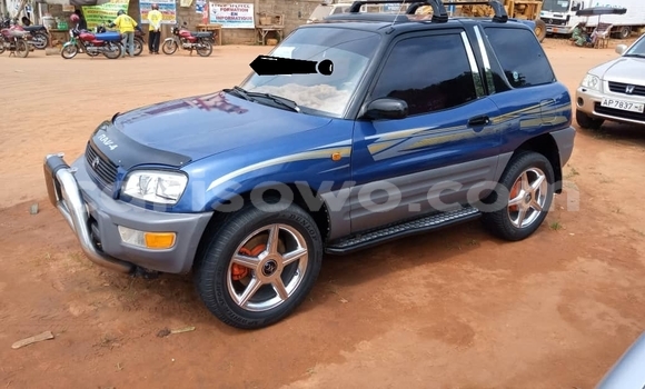 Ra Àlòkù Toyota RAV4 Blue Ọkọ̀ in Cotonou ni Benin Ra Àlòkù Toyota RAV4 Blue Ọkọ̀ in Cotonou ni Benin