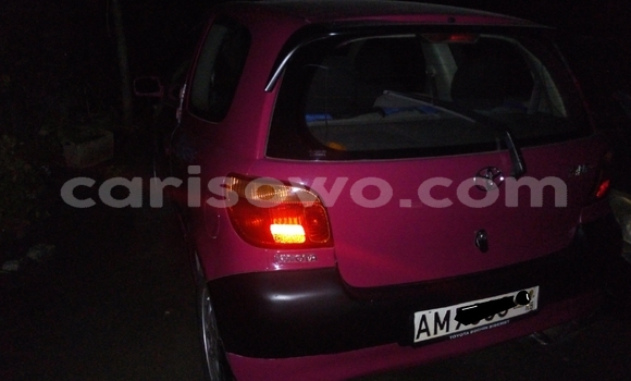 Sayi Na hannu Toyota Yaris Red Mota in Cotonou a Benin Sayi Na hannu Toyota Yaris Red Mota in Cotonou a Benin