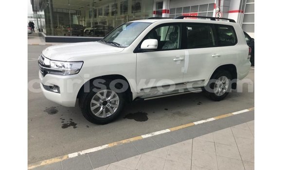 Sayi Imported Toyota Land Cruiser White Mota in Import - Dubai a Benin Sayi Imported Toyota Land Cruiser White Mota in Import - Dubai a Benin
