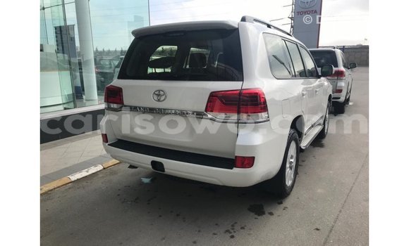 Sayi Imported Toyota Land Cruiser White Mota in Import - Dubai a Benin Sayi Imported Toyota Land Cruiser White Mota in Import - Dubai a Benin