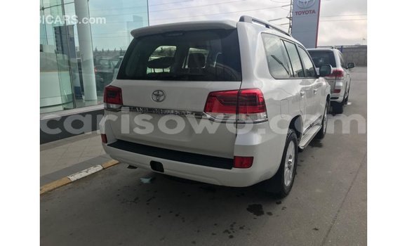 Sayi Imported Toyota Land Cruiser White Mota in Import - Dubai a Benin Sayi Imported Toyota Land Cruiser White Mota in Import - Dubai a Benin