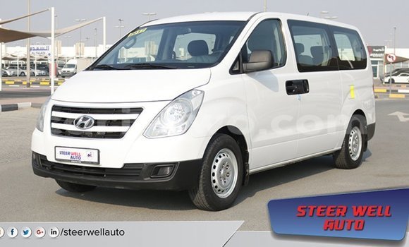 Sayi Imported Hyundai Chorus White Babbar mota in Import - Dubai a Benin