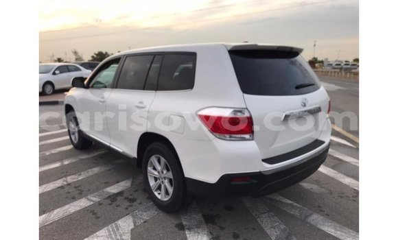 Acheter Import Voiture Toyota Highlander Blanc à Import - Dubai, Benin Acheter Import Voiture Toyota Highlander Blanc à Import - Dubai, Benin