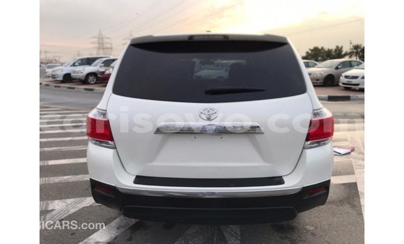 Acheter Import Voiture Toyota Highlander Blanc à Import - Dubai, Benin Acheter Import Voiture Toyota Highlander Blanc à Import - Dubai, Benin