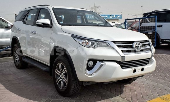 Acheter Import Voiture Toyota Fortuner Blanc à Import - Dubai, Benin Acheter Import Voiture Toyota Fortuner Blanc à Import - Dubai, Benin