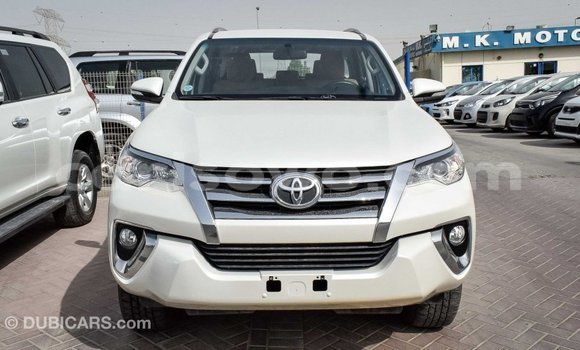 Acheter Import Voiture Toyota Fortuner Blanc à Import - Dubai, Benin Acheter Import Voiture Toyota Fortuner Blanc à Import - Dubai, Benin