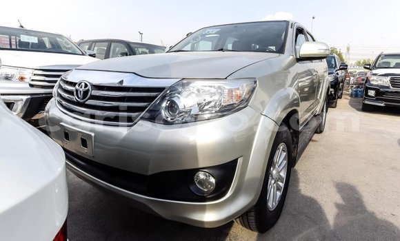 Acheter Import Voiture Toyota Fortuner Autre à Import - Dubai, Benin Acheter Import Voiture Toyota Fortuner Autre à Import - Dubai, Benin