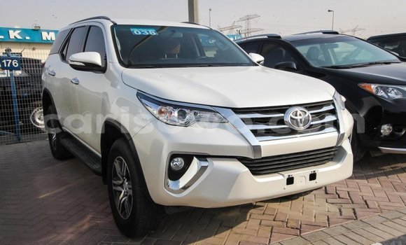 Acheter Import Voiture Toyota Fortuner Blanc à Import - Dubai, Benin Acheter Import Voiture Toyota Fortuner Blanc à Import - Dubai, Benin