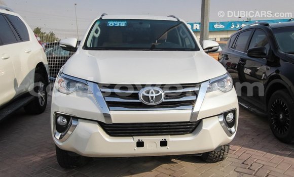 Acheter Import Voiture Toyota Fortuner Blanc à Import - Dubai, Benin Acheter Import Voiture Toyota Fortuner Blanc à Import - Dubai, Benin