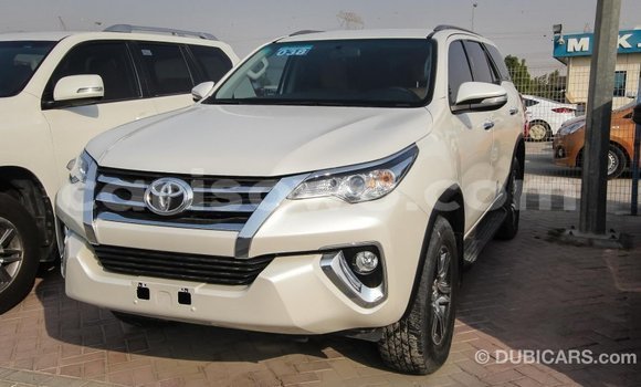 Acheter Import Voiture Toyota Fortuner Blanc à Import - Dubai, Benin Acheter Import Voiture Toyota Fortuner Blanc à Import - Dubai, Benin