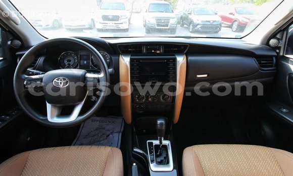 Acheter Import Voiture Toyota Fortuner Blanc à Import - Dubai, Benin Acheter Import Voiture Toyota Fortuner Blanc à Import - Dubai, Benin