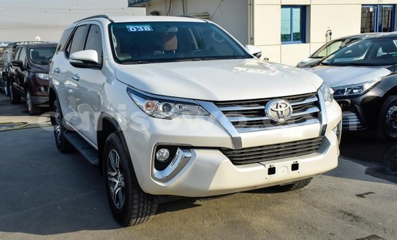 Acheter Import Voiture Toyota Fortuner Blanc à Import - Dubai, Benin Acheter Import Voiture Toyota Fortuner Blanc à Import - Dubai, Benin