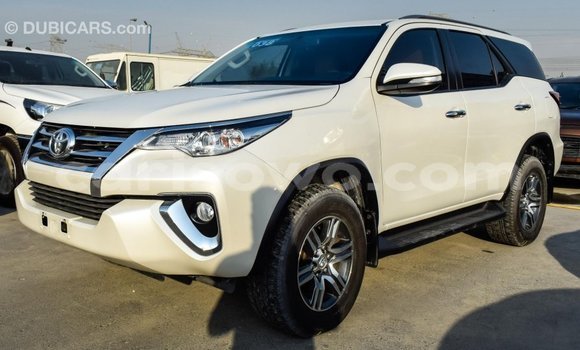 Acheter Import Voiture Toyota Fortuner Blanc à Import - Dubai, Benin Acheter Import Voiture Toyota Fortuner Blanc à Import - Dubai, Benin