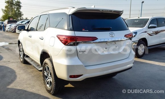 Acheter Import Voiture Toyota Fortuner Blanc à Import - Dubai, Benin Acheter Import Voiture Toyota Fortuner Blanc à Import - Dubai, Benin