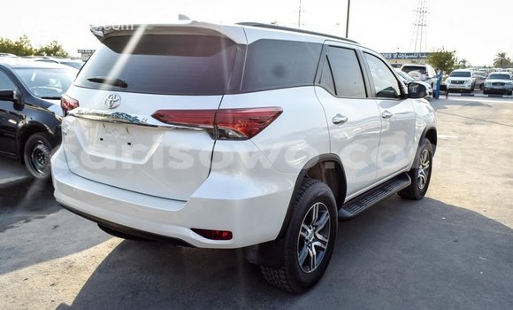 Acheter Import Voiture Toyota Fortuner Blanc à Import - Dubai, Benin Acheter Import Voiture Toyota Fortuner Blanc à Import - Dubai, Benin