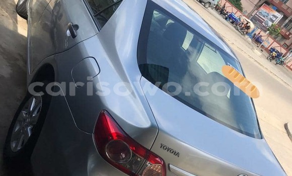 Sayi Na hannu Toyota Corolla Azurfa Mota in Cotonou a Benin Sayi Na hannu Toyota Corolla Azurfa Mota in Cotonou a Benin