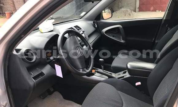 Ra Àlòkù Toyota RAV4 Silver Ọkọ̀ in Cotonou ni Benin Ra Àlòkù Toyota RAV4 Silver Ọkọ̀ in Cotonou ni Benin
