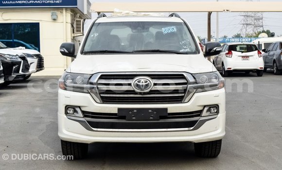 Sayi Imported Toyota Land Cruiser White Mota in Import - Dubai a Benin Sayi Imported Toyota Land Cruiser White Mota in Import - Dubai a Benin